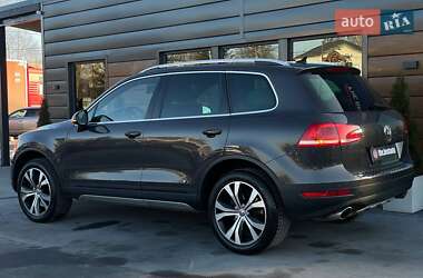 Позашляховик / Кросовер Volkswagen Touareg 2011 в Рівному