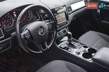 Внедорожник / Кроссовер Volkswagen Touareg 2013 в Киеве