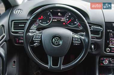 Внедорожник / Кроссовер Volkswagen Touareg 2013 в Киеве