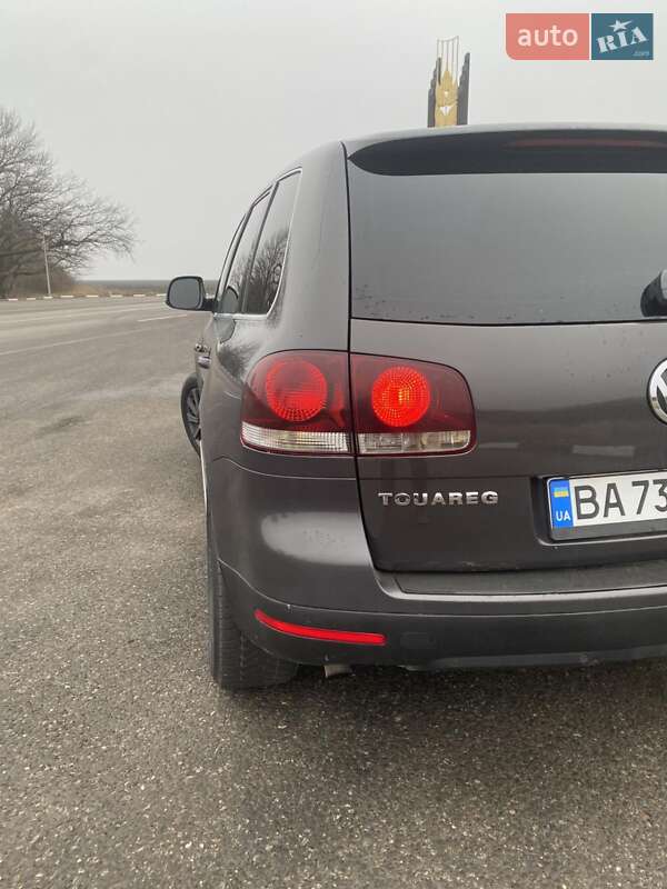 Внедорожник / Кроссовер Volkswagen Touareg 2007 в 