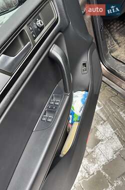 Внедорожник / Кроссовер Volkswagen Touareg 2012 в 