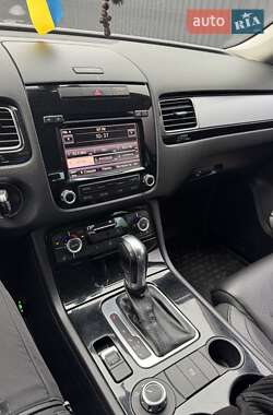 Внедорожник / Кроссовер Volkswagen Touareg 2012 в 