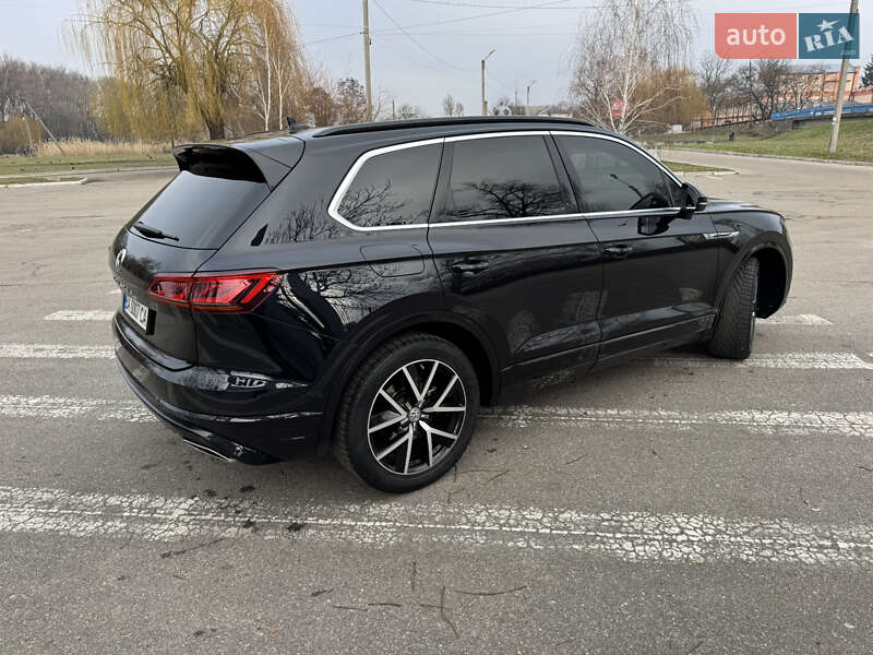Внедорожник / Кроссовер Volkswagen Touareg 2019 в Александрие