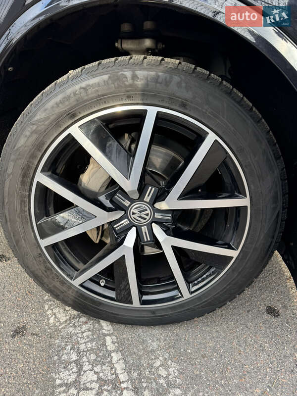 Внедорожник / Кроссовер Volkswagen Touareg 2019 в Александрие