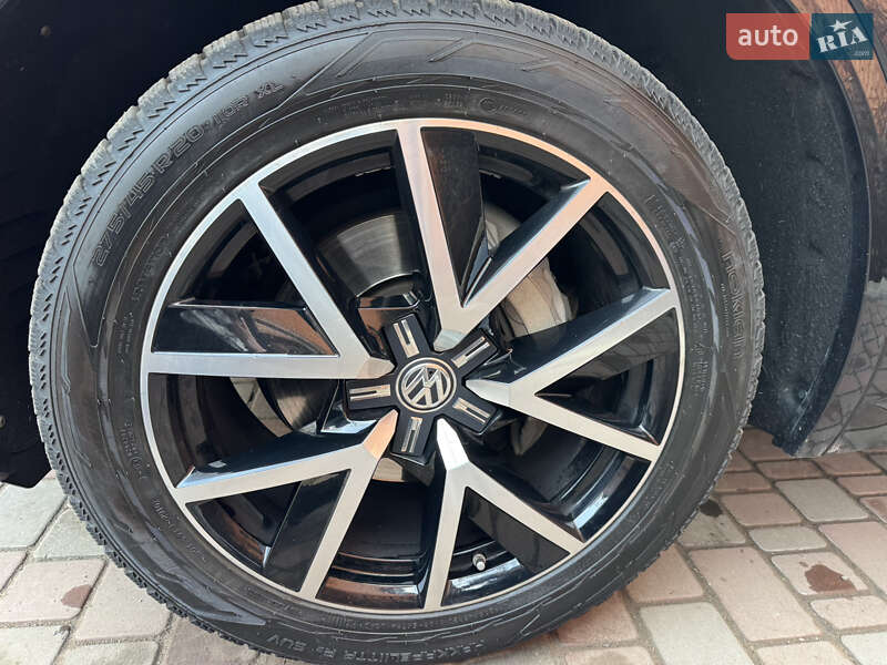 Внедорожник / Кроссовер Volkswagen Touareg 2019 в Александрие