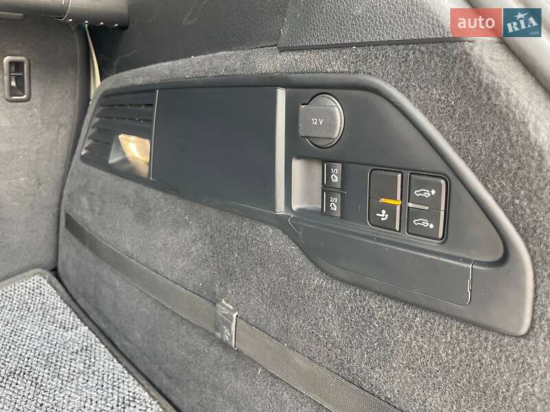 Внедорожник / Кроссовер Volkswagen Touareg 2015 в 