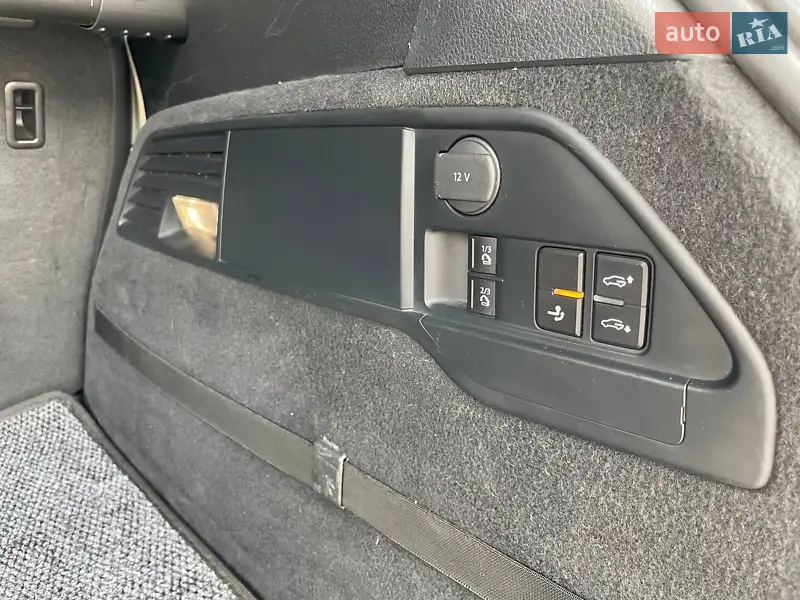 Внедорожник / Кроссовер Volkswagen Touareg 2015 в 
