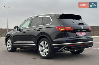 Позашляховик / Кросовер Volkswagen Touareg 2019 в Рівному