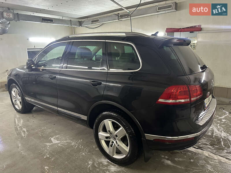 Внедорожник / Кроссовер Volkswagen Touareg 2015 в Харькове