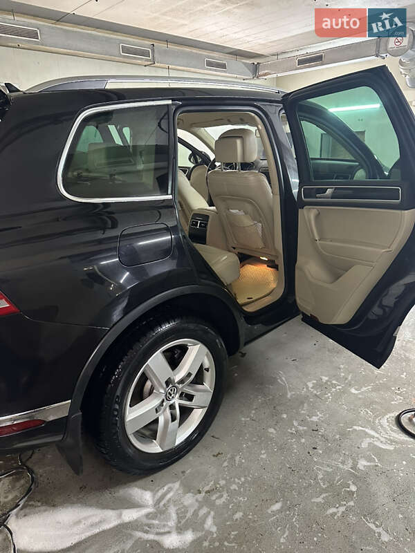Внедорожник / Кроссовер Volkswagen Touareg 2015 в Харькове