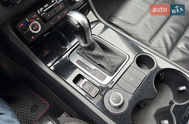 Внедорожник / Кроссовер Volkswagen Touareg 2014 в 