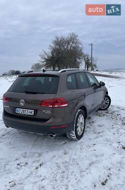 Внедорожник / Кроссовер Volkswagen Touareg 2013 в 