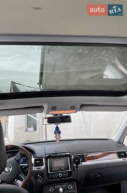 Внедорожник / Кроссовер Volkswagen Touareg 2013 в 