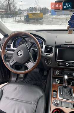 Внедорожник / Кроссовер Volkswagen Touareg 2013 в 