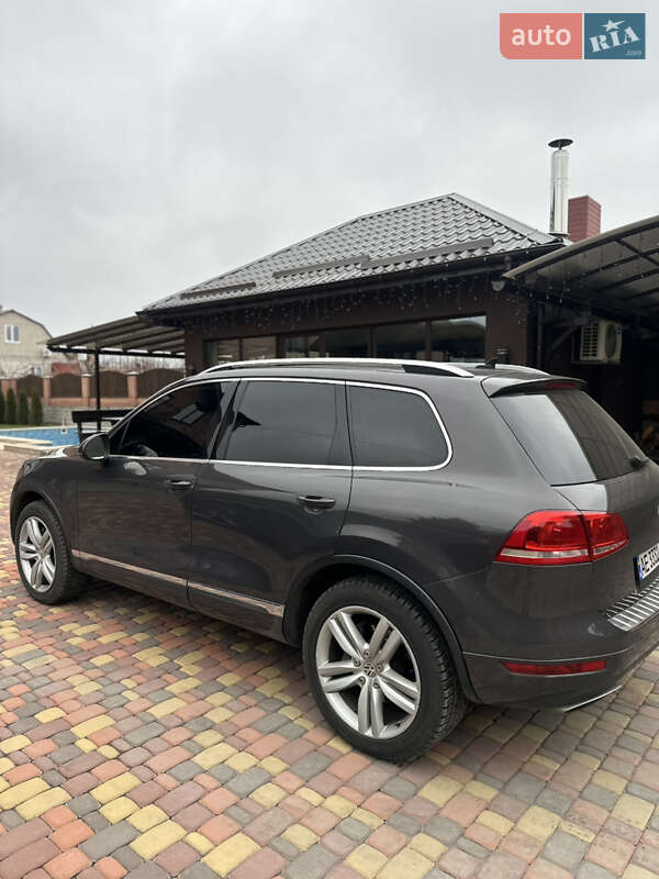 Внедорожник / Кроссовер Volkswagen Touareg 2010 в Днепре