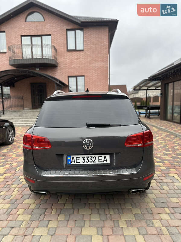 Внедорожник / Кроссовер Volkswagen Touareg 2010 в Днепре