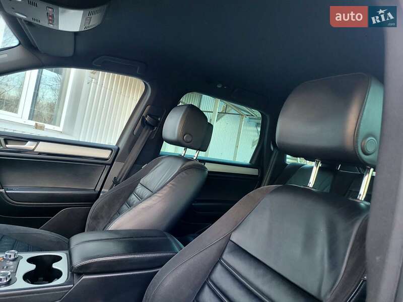 Внедорожник / Кроссовер Volkswagen Touareg 2013 в Хмельницком