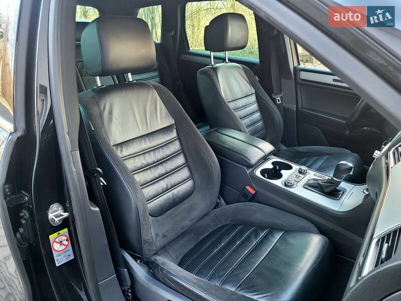 Внедорожник / Кроссовер Volkswagen Touareg 2013 в Хмельницком