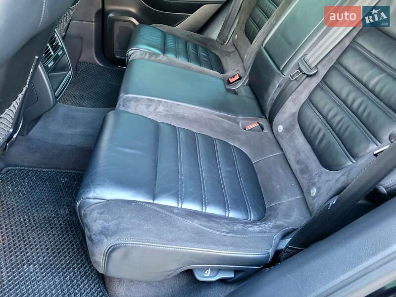 Внедорожник / Кроссовер Volkswagen Touareg 2013 в Хмельницком