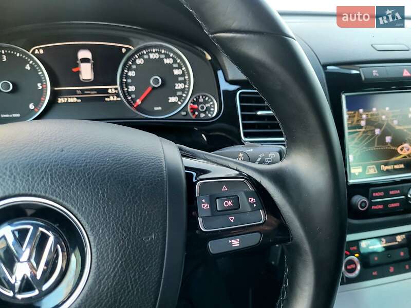 Внедорожник / Кроссовер Volkswagen Touareg 2013 в Хмельницком