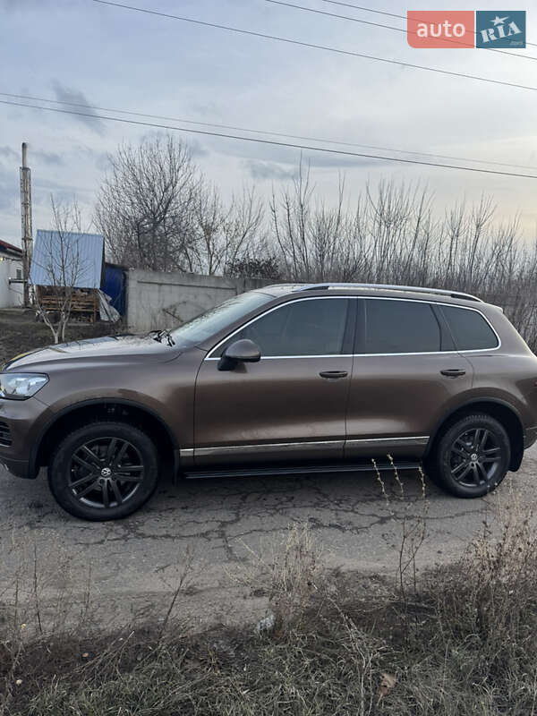 Внедорожник / Кроссовер Volkswagen Touareg 2012 в Змиеве