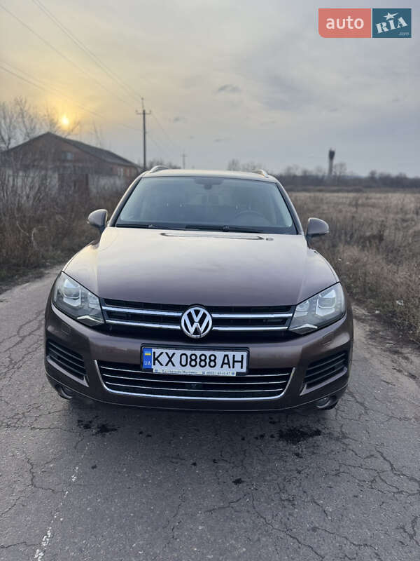 Внедорожник / Кроссовер Volkswagen Touareg 2012 в Змиеве
