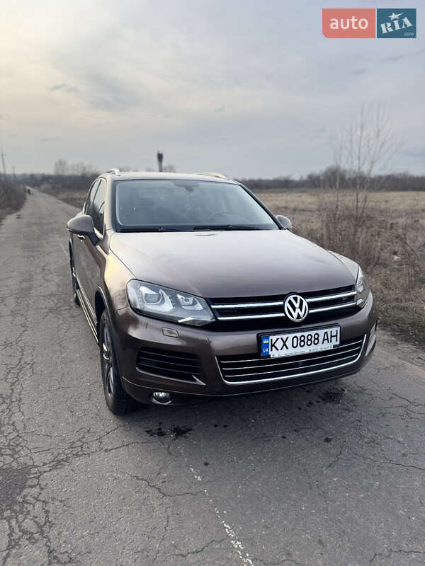 Внедорожник / Кроссовер Volkswagen Touareg 2012 в Змиеве