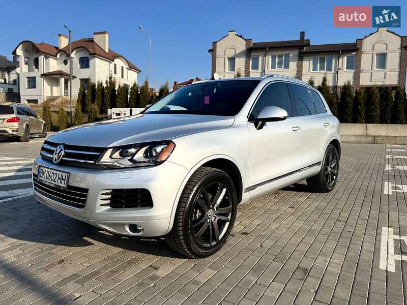 Позашляховик / Кросовер Volkswagen Touareg 2013 в Рівному