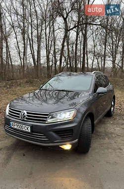 Внедорожник / Кроссовер Volkswagen Touareg 2014 в Днепре