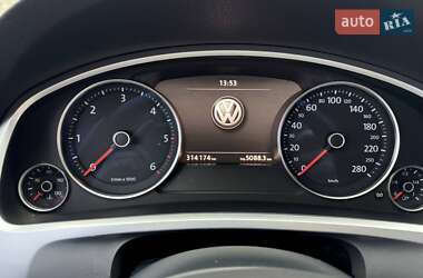 Внедорожник / Кроссовер Volkswagen Touareg 2012 в Днепре