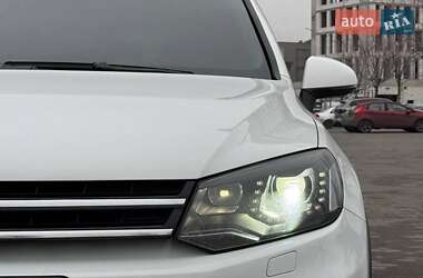 Внедорожник / Кроссовер Volkswagen Touareg 2012 в Днепре