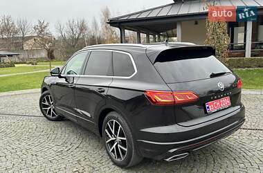 Позашляховик / Кросовер Volkswagen Touareg 2018 в Львові