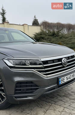 Позашляховик / Кросовер Volkswagen Touareg 2018 в Миколаєві