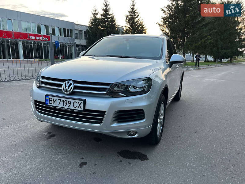 Внедорожник / Кроссовер Volkswagen Touareg 2012 в Киеве