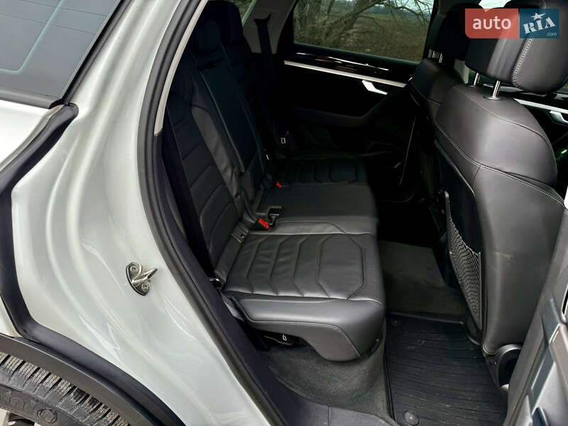 Позашляховик / Кросовер Volkswagen Touareg 2018 в Шепетівці