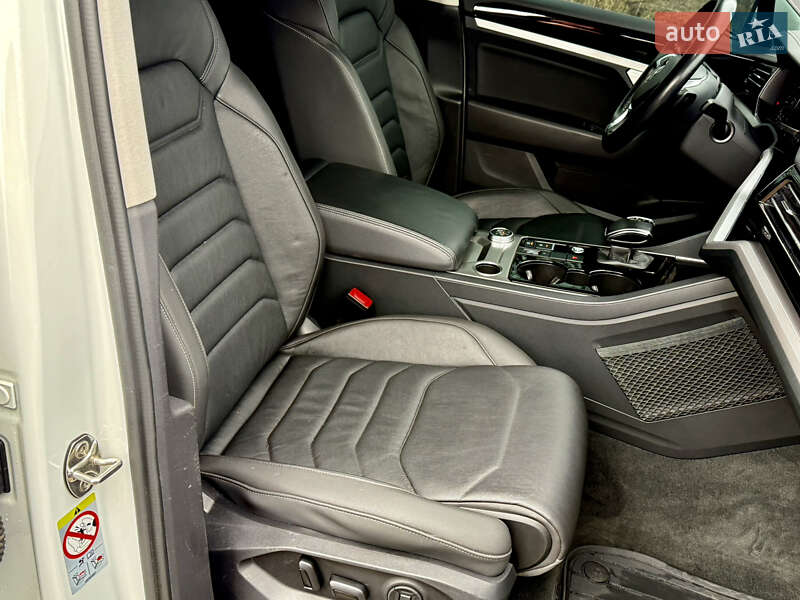 Позашляховик / Кросовер Volkswagen Touareg 2018 в Шепетівці