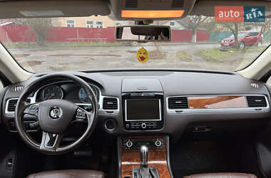 Внедорожник / Кроссовер Volkswagen Touareg 2011 в Киеве