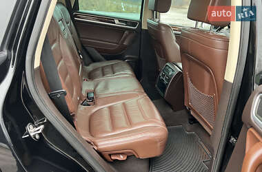 Внедорожник / Кроссовер Volkswagen Touareg 2011 в Киеве