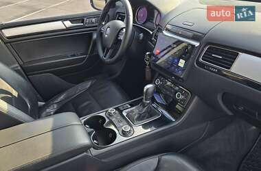 Внедорожник / Кроссовер Volkswagen Touareg 2013 в 