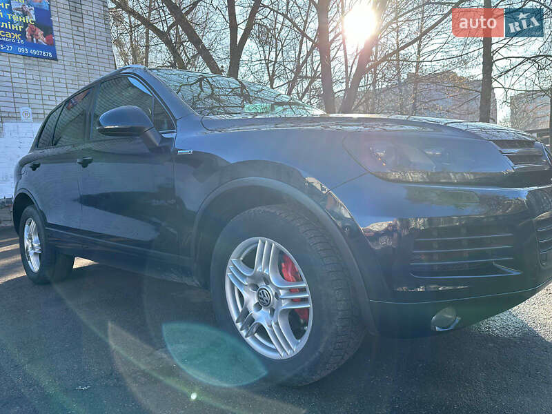 Внедорожник / Кроссовер Volkswagen Touareg 2014 в Житомире