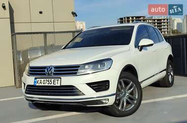 Позашляховик / Кросовер Volkswagen Touareg 2015 в Києві