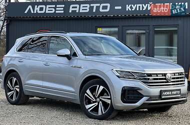 Позашляховик / Кросовер Volkswagen Touareg 2018 в Стрию