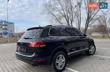 Внедорожник / Кроссовер Volkswagen Touareg 2014 в Хмельницком