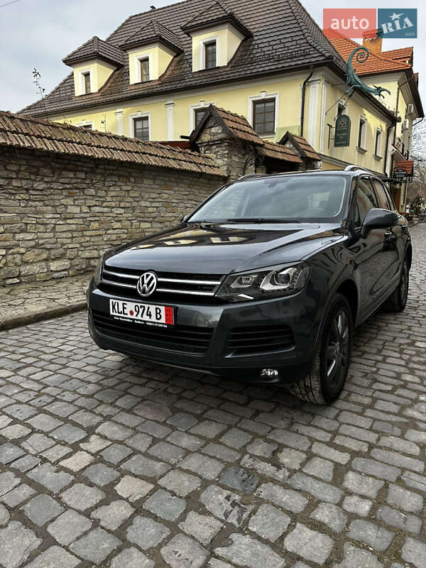 Позашляховик / Кросовер Volkswagen Touareg 2013 в 