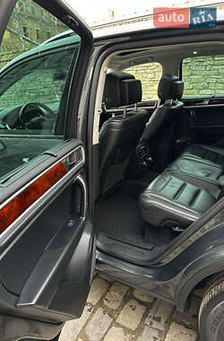 Позашляховик / Кросовер Volkswagen Touareg 2013 в 