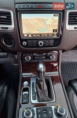Внедорожник / Кроссовер Volkswagen Touareg 2015 в 