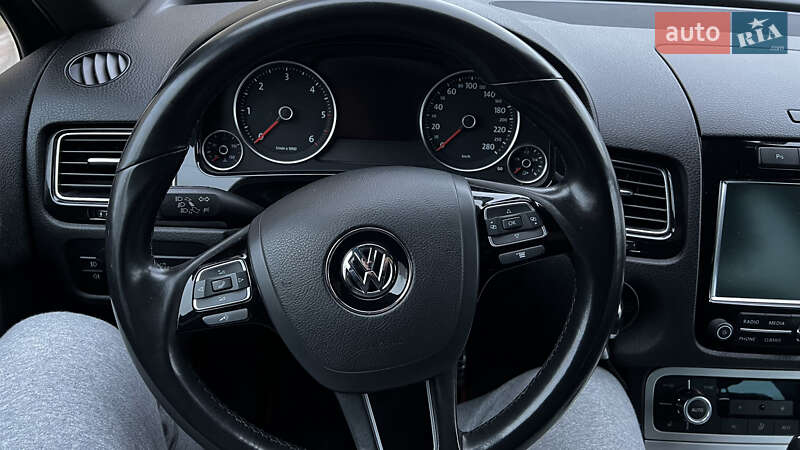 Внедорожник / Кроссовер Volkswagen Touareg 2011 в Белой Церкви