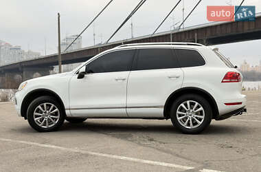 Позашляховик / Кросовер Volkswagen Touareg 2014 в Києві