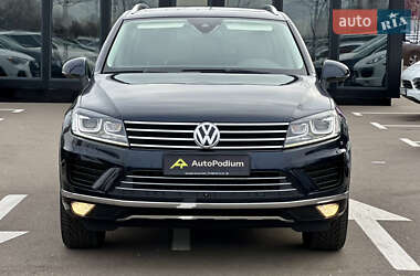 Позашляховик / Кросовер Volkswagen Touareg 2015 в Києві