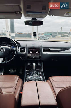 Внедорожник / Кроссовер Volkswagen Touareg 2017 в 